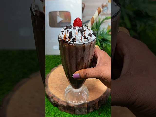 Chocolate cake shake 😍😍❤️❤️… #shorts #chocolate #chocolateshake #cake #viral #kalpanaskitchen class=