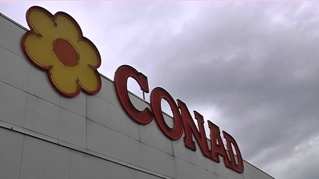2015-10-17 - CON L'AUTO CONTRO LA VETRATA- FURTO CON SPACCATA AL CONAD DELLE FONTANELLE A PRATO