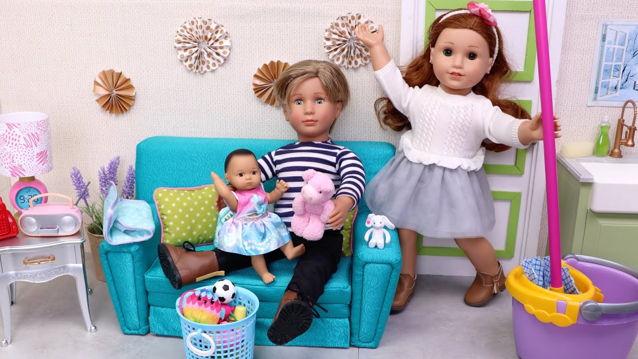 Mama Doll Cleaning Dollhouse after Dady & Baby Playtime!