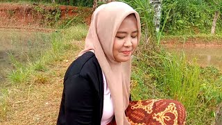 Makes You Emotional Chatting With The Beautiful Village Widow Teh Sima From The West Java Coun