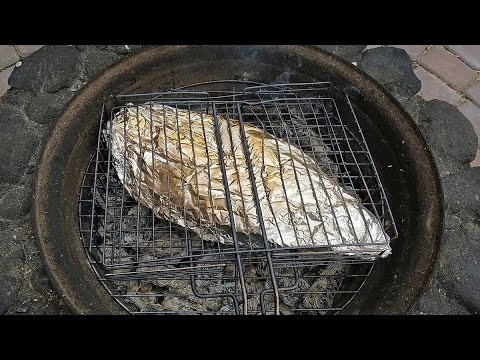 Video: Žuvis Ir Bulvės, Keptos Folijoje
