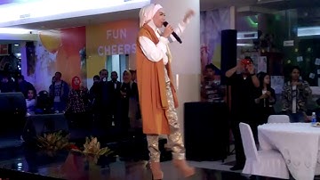 " Indah Nevertari - Mandown (Rihanna) " at Final Viezendha Hijab Festival 2017