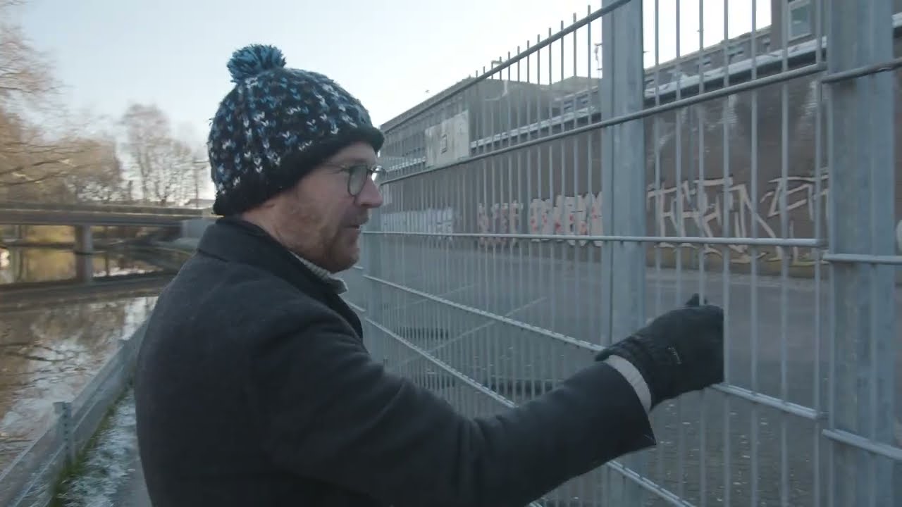 Design a city for walking? What do you encounter when you walk through a city?