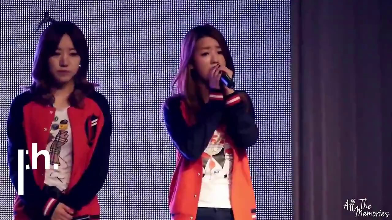 APink Bomi covering Eunji's parts (윤보미)