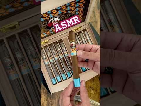La Gloria Cubana 8th Street Miami 2023 Cigar ASMR 🔥🔥 #asmrtherapy #boxopening #cigarlife