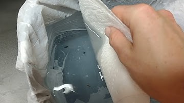 Hydro dipping an Xbox One controller.