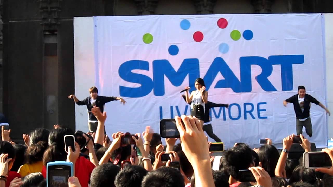 Jessica Sanchez sings Jump In at UST YouTube