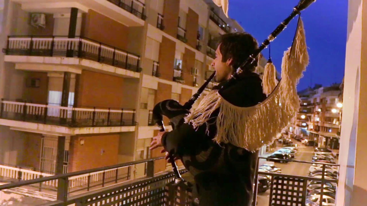 Otra noche sevillana con el sonido de las gaitas gallegas: Himno de Galicia