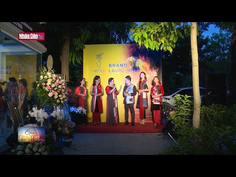 Video Cảm hứng Hà Nội trong thiết kế thời trang - YouTube
