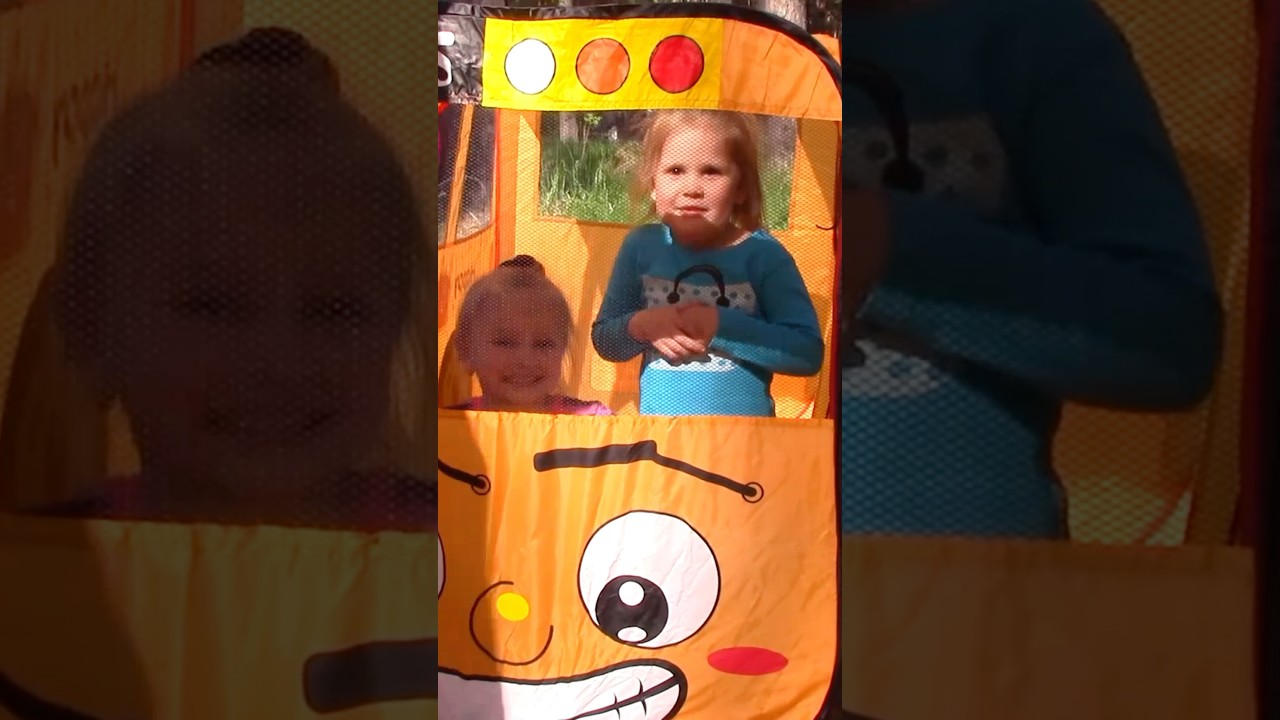 🚌 Ярослава, Подружка и Медведь в Игрушечном Автобусе 🐻 | Tiki Taki Kids 🎉 