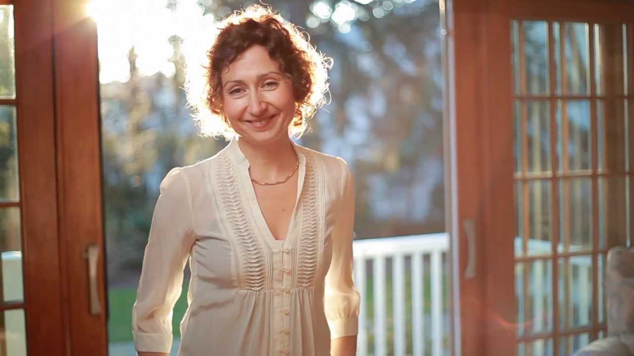 Lisa Rovinsky Elise Rovinsky - PSA Al-Anon Family Group 60 sec - YouTube