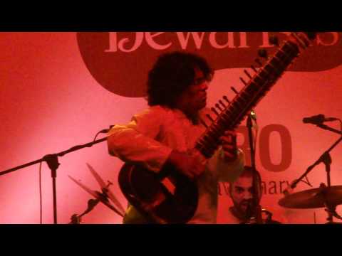 Zero with Ravi Chari - Christmas In July (Live at Hard Rock Cafe)