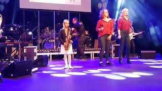 Download Lagu Iga Kretkiewicz gra na saksofonie podczas koncertu na 15 lecie Szkoły Muzyki i Tańca Nutka MP3