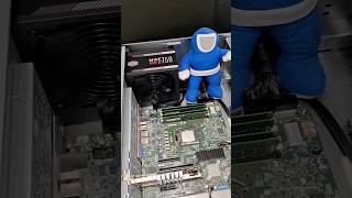#Servidor de #Mikrotik: #Xeon E2388G, Dual 10GbE Intel #X520DA2, 128GB, SSD e HDs Seagate #IronWolf