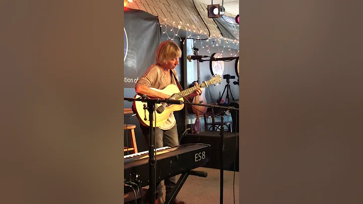 Mandy Woods performs 'Before You' at the Bluebird ...