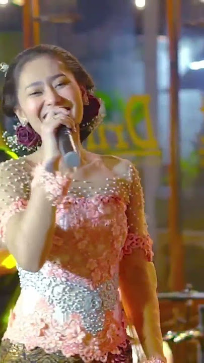 EDAN TURUN VITA ALVIA FEAT NIKEN SALINDRY STORY WA