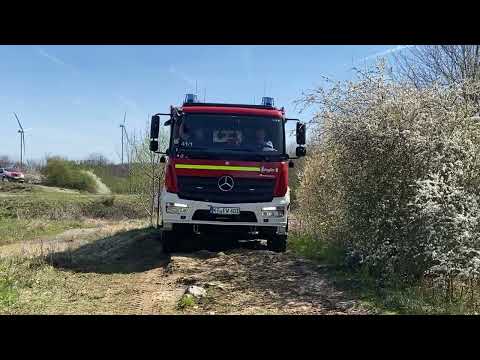 Geländefahrt mit Feuerwehrfahrzeugen