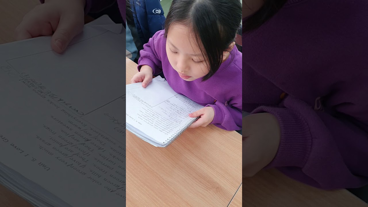 Alice_reading