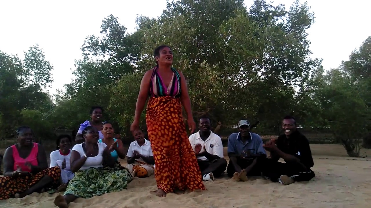 Groupe Volazara Ambatozavavy Danse