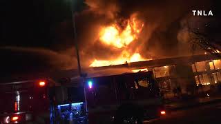 LAFD Battles MASSIVE commercial fire FS84 - Woodland Hills