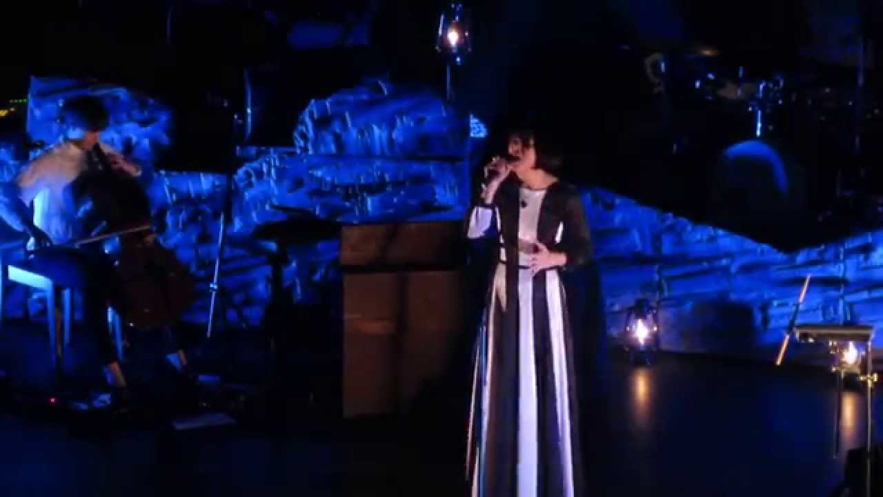 Ver Bat For Lashes - Winter Fields Live en YouTube Ver Bat For Lashes - Winter Fields Live en YouTube