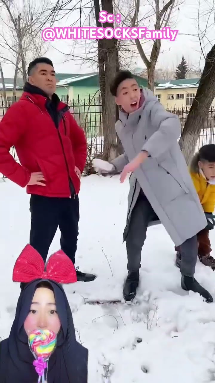 WAWW ADEK LEBIH PRO DARIPADA KAKAK \u0026 PAPA LEMPAR SALJU ⁉️? @WHITESOCKSFamily #shorts #funny