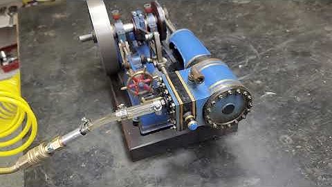 Horizontal steam engine with reverse.