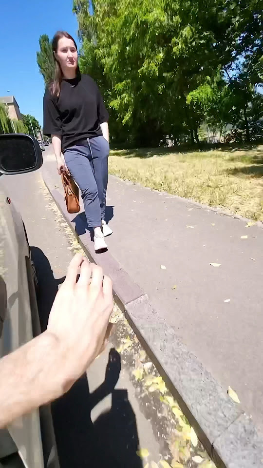 i-took-off-her-bag-while-car-was-going-i-cut-off-old-iphone-cases-to