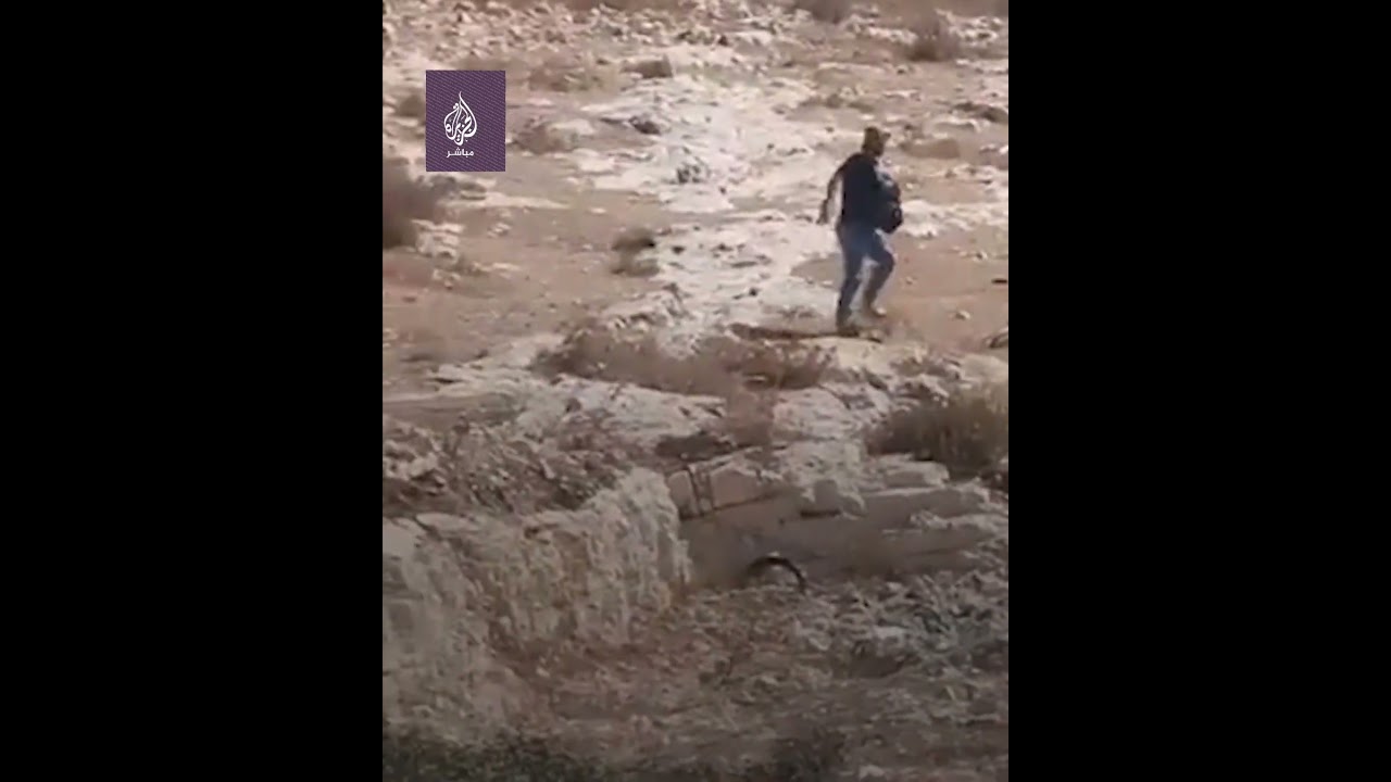 من مسافة صفر وبحماية جنود الاحتلال.. مستوطن إسرائيلي يطلق النار على مدني فلسطيني في الخليل
