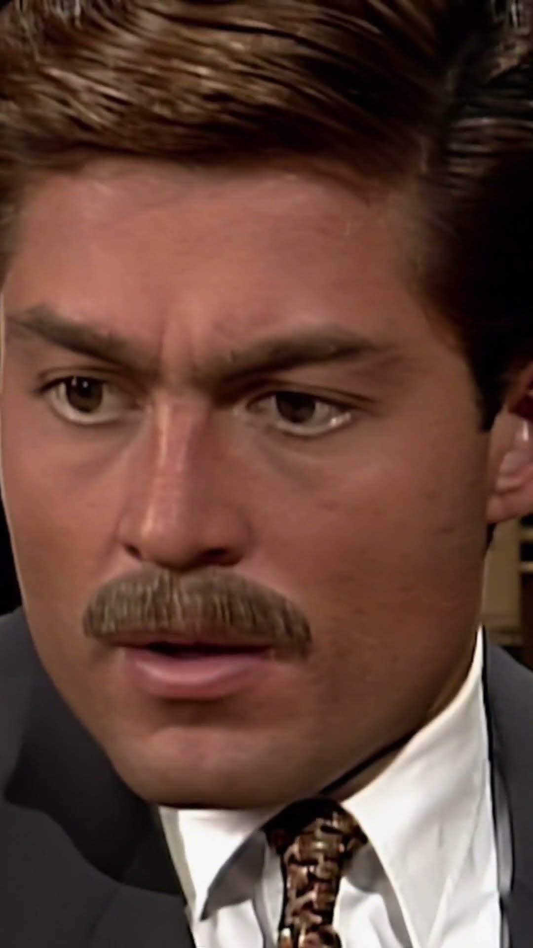 ¡Su esposa tiene un amante! ?? #MaríaLaDelBarrio #FernandoColunga #shorts #tln
