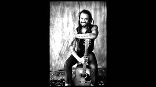 Michael Franti &amp; Spearhead - Hole In The Bucket