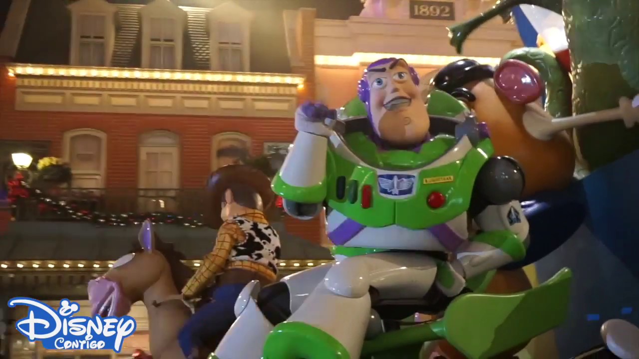 Disney Magic on Parade 2016 (Christmas at Disneyland Paris)