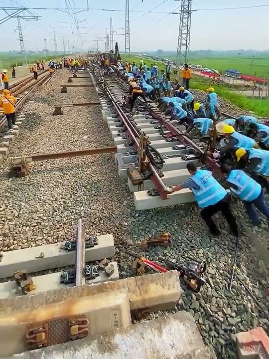 Rapid transfer process of railway track- Good tools and machinery make work easy