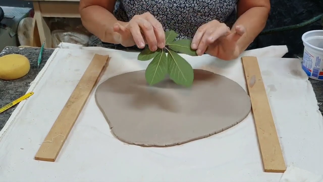 Modelagem com Impressão de Folhas Naturais na Argila