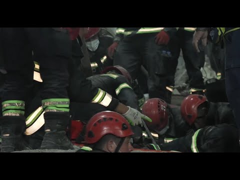 ბათუმში მაშველებმა ნანგრევებიდან ორი მოქალაქე ამოიყვანეს