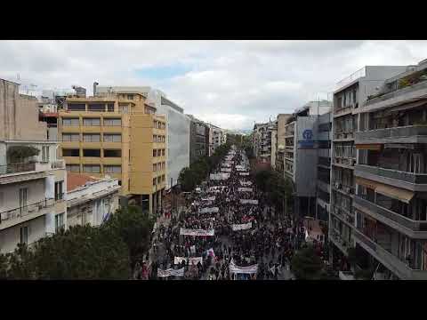 Τώρα τεράστια διαδήλωση στα γραφεία της Hellenic Train
