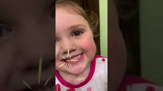 CAMILLA impara a LAVARE i DENTINI #...