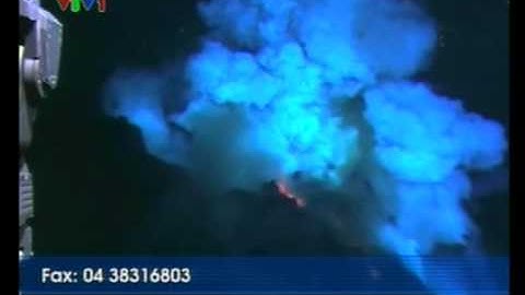 Núi lửa phun trào dưới lòng biển