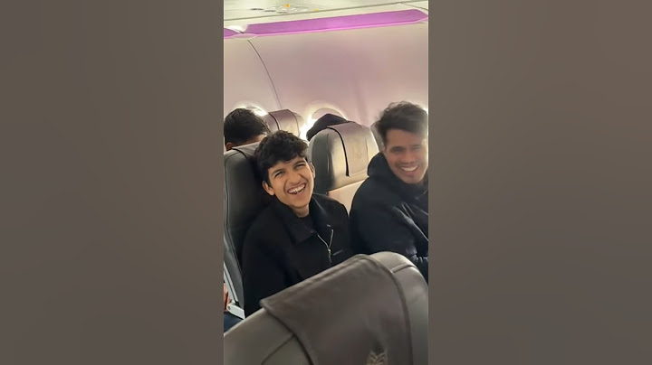 Ye Kya Kar Rahe Flight Mein ? 😅 #shorts #souravjoshivlogs #vlog  #shortvideo #flight