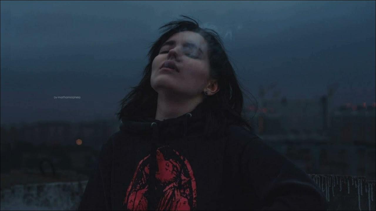 Грустные песни 2020 для подростков. Обои чтобы захлебнуться в слезах. Треки чтобы захлебнуться в слезах на русском. Девушка с русыми волосами без лица. Песни чтобы захлебнуться в слезах на русском.