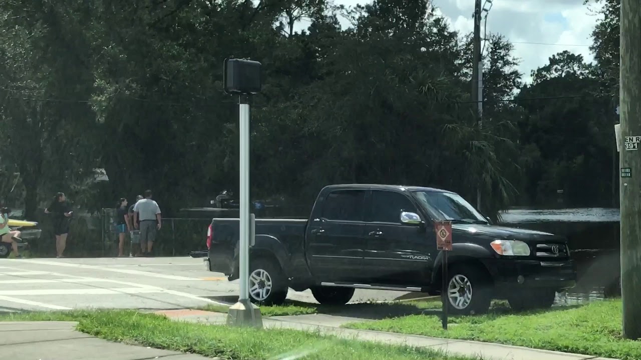 Flooding from Alafia River near FishHawk - Lithia Pinecrest Rd - YouTube