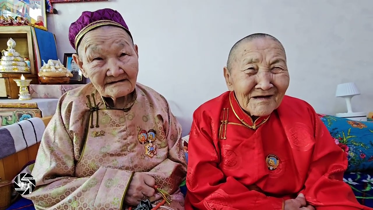 100 дөхөж яваа эгч дүү хоёр буурал минь