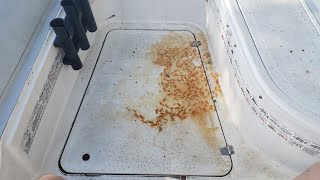 I eat rust for breakfast ! Removing rust from a boat !