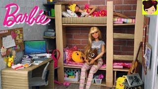 Barbie Rutina de La Mañana en Dormitorio de Escuela - Video Jugando con Muñecas