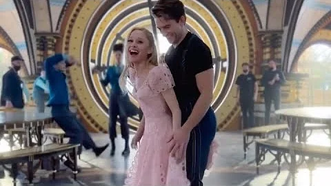 Ariana Grande et Jonathan Bailey dans les coulisses de "Dancing Through Life" dans Wicked 😭🩷