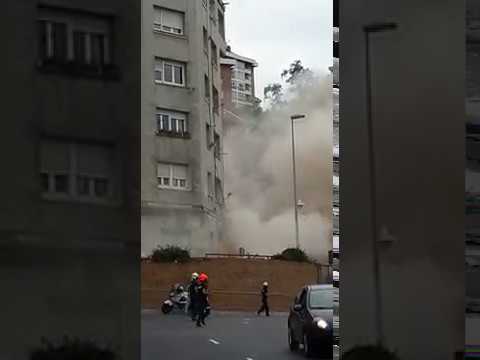 Momento del derrumbe del edificio en Santander
