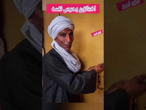 حارس مقبرة اخناتون يثير جدلا واسعا في مصر