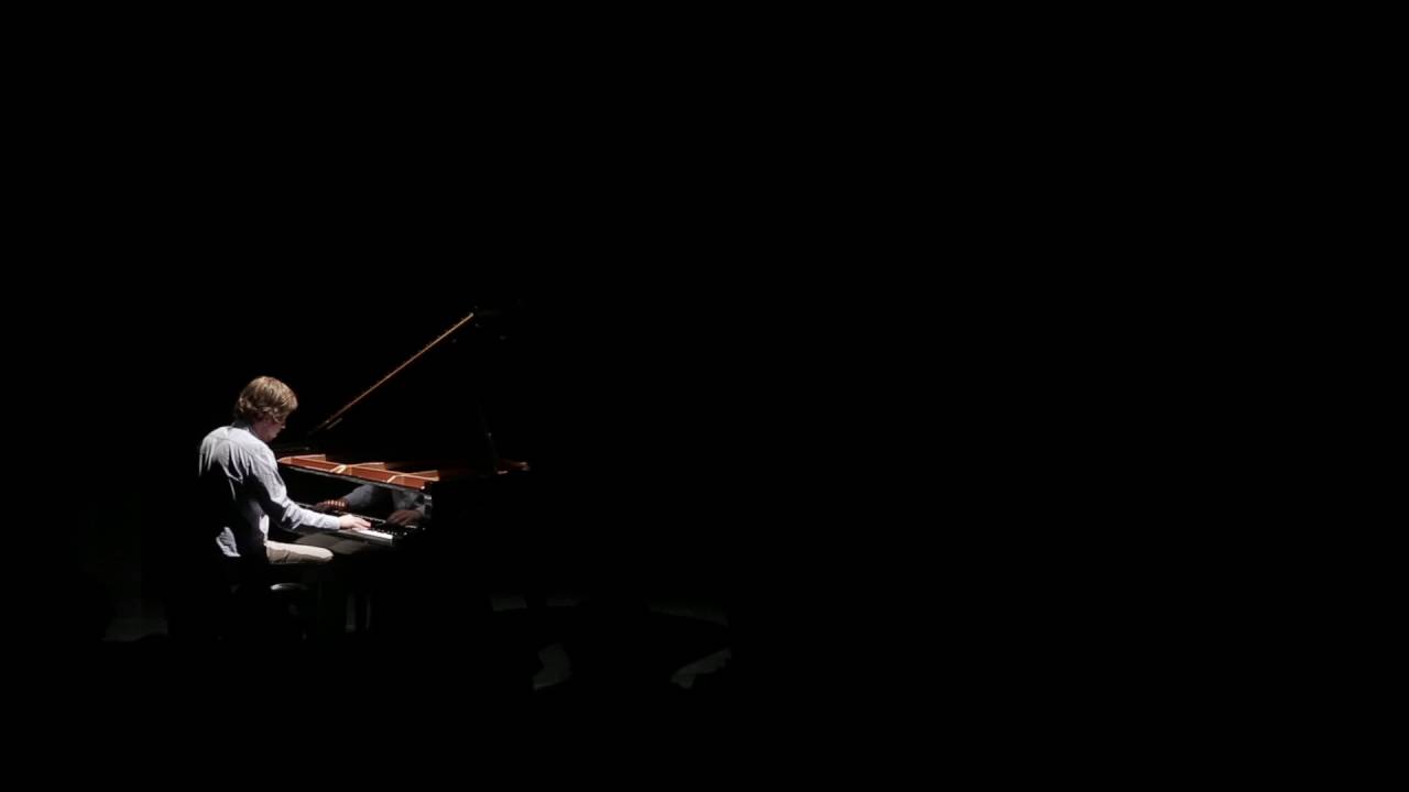 Guarda Destiny — Live in Rome su YouTube Guarda Destiny — Live in Rome su YouTube