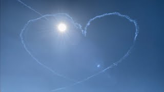 Пилотажная группа Русь нарисовала в небе сердце