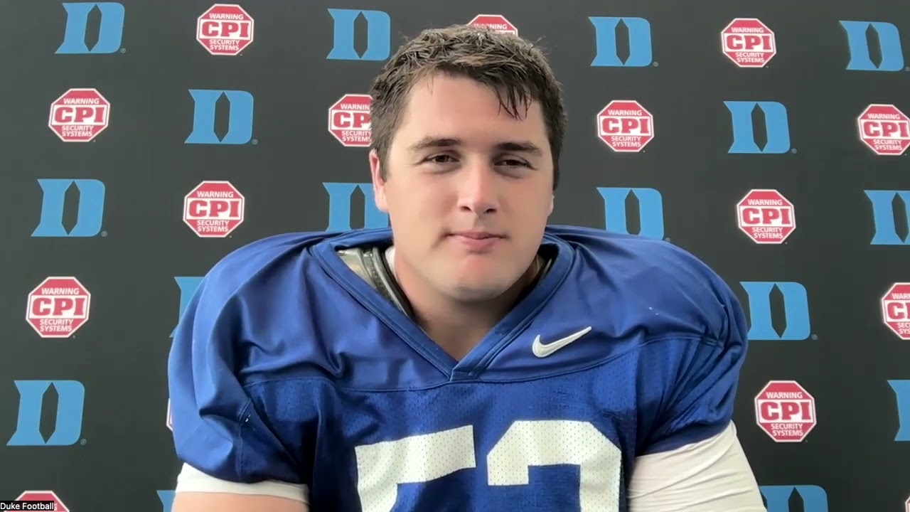 В дополнительное время в Duke Football Брайан Паркер говорит, что нападение после перерыва играет...